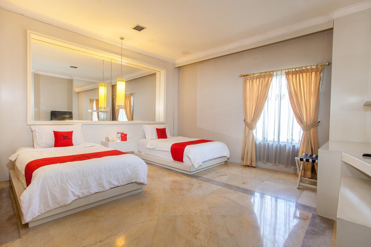 Reddoorz Plus @ Hr Muhammad Surabaya Ngoại thất bức ảnh